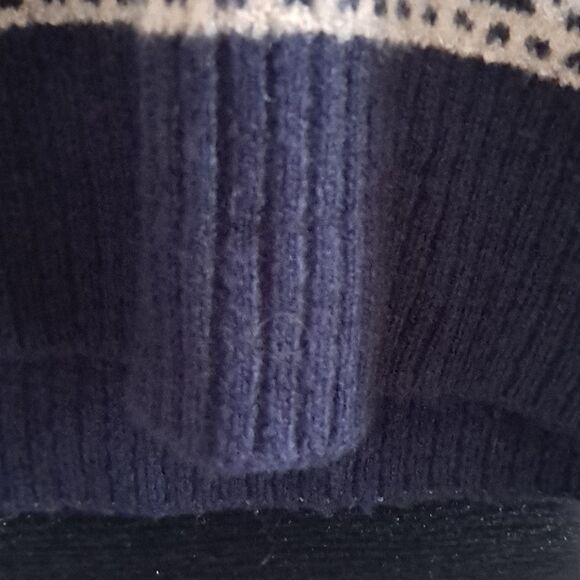 Gap ladies V neck sweater NWOT - Picture 4 of 8